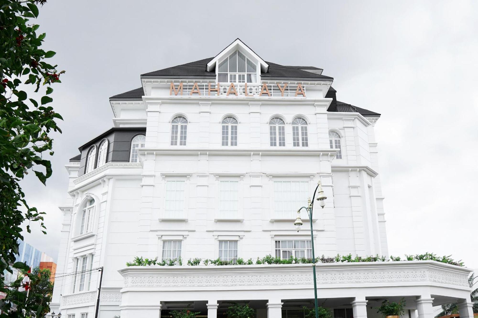 Mahalaya The Legacy Hotel Surakarta  Exterior photo